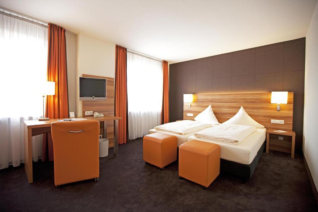 Hotel Hirsch Leonberg Room photo